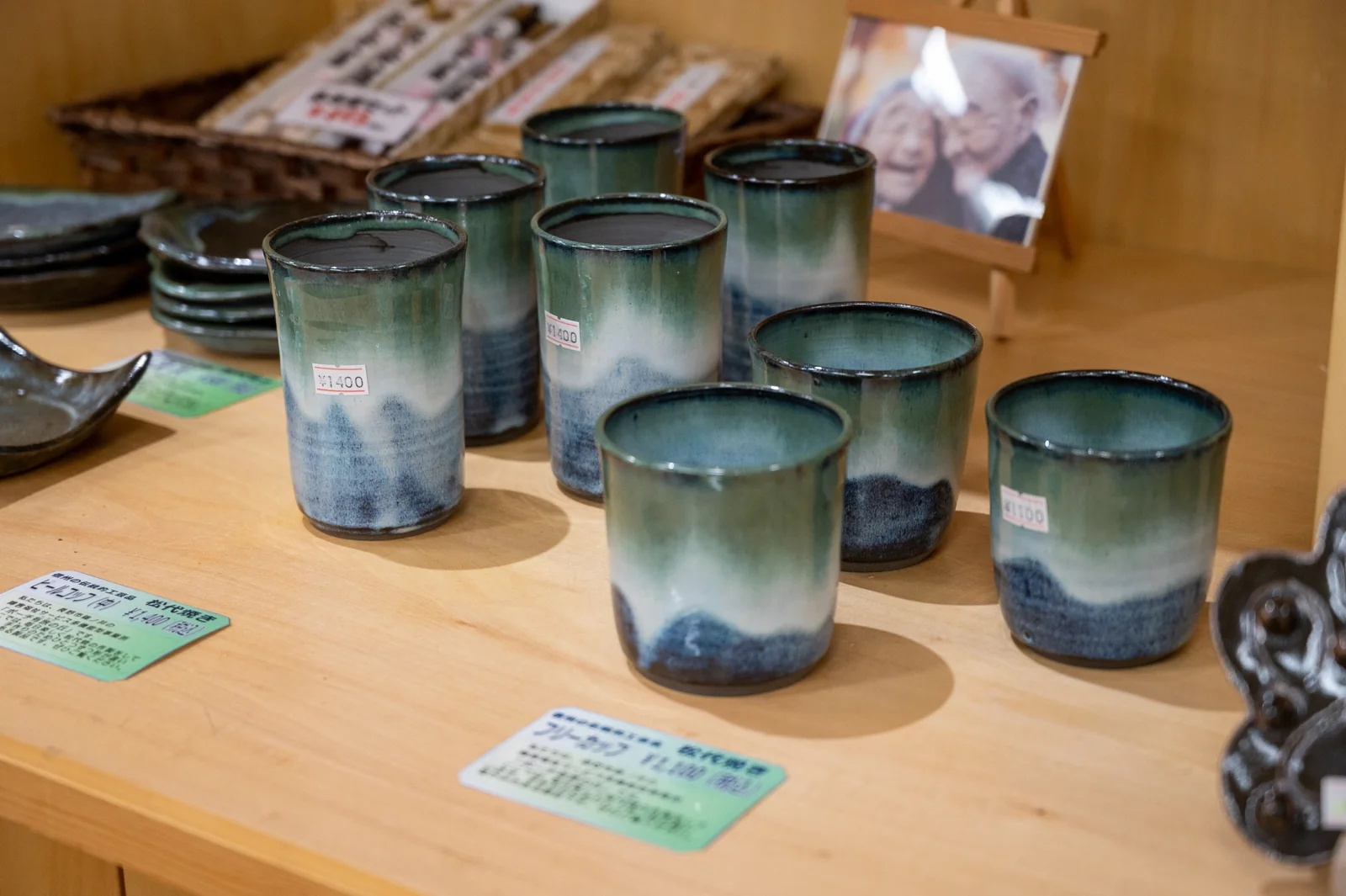 信濃屋で取り扱う青緑の器